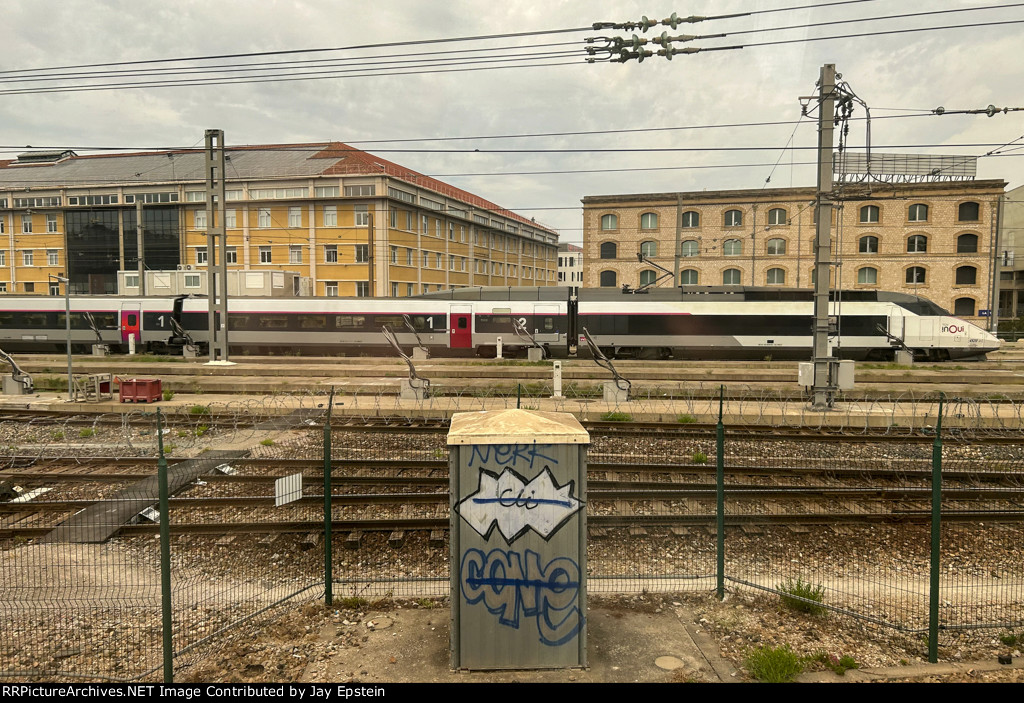 A single deck TGV sits in the yard outside of Marseille Saint-Charles